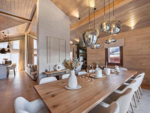 Courchevel Ski Chalet | Chalet Luxueux avec Jacuzzi Intérieur à 400m des Pistes - FR-1-563-141