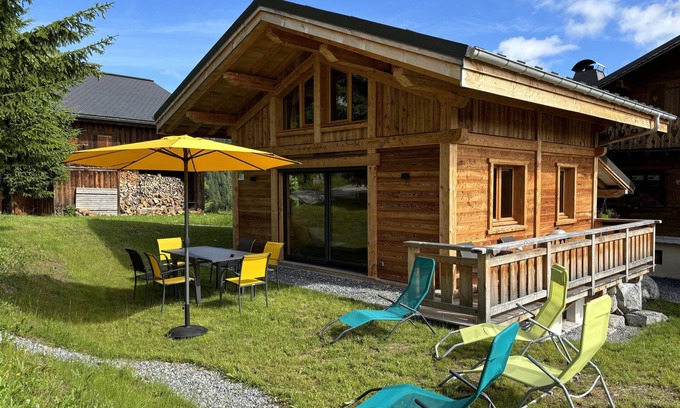 Le Praz de Lys Ski Chalet | Chalet 'Mazot Savoyard' with Mountain View, Private Terrace and Wi-Fi