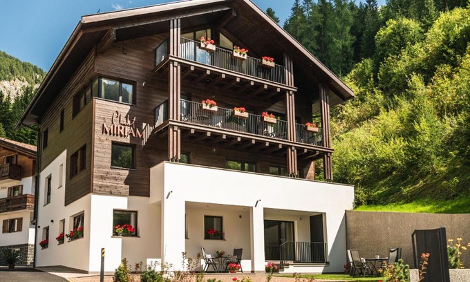 Selva di Val Gardena Apartment | Chalet Miriam