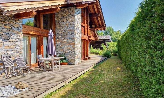 Chamonix-Mont-Blanc Ski Chalet | Chalet Mont-Blanc View, Jacuzzi, Garden & Parking