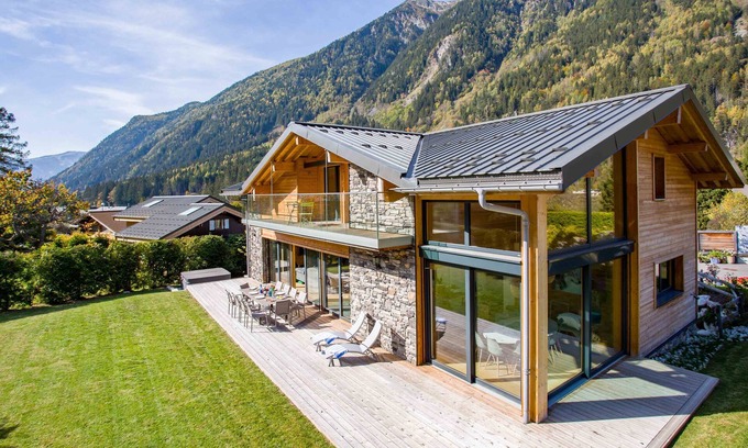 Chamonix-Mont-Blanc Ski Chalet | Chalet Montana - a self catered chalet that sleeps 12 guests in 5 bedrooms