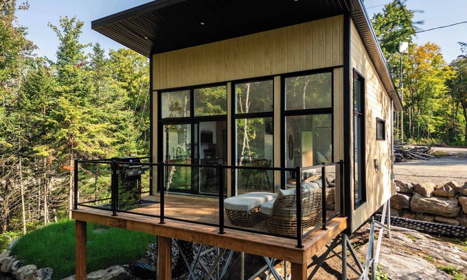 Sainte-Beatrix Ski Chalet | Chalet MonVue – Relax and Recharge