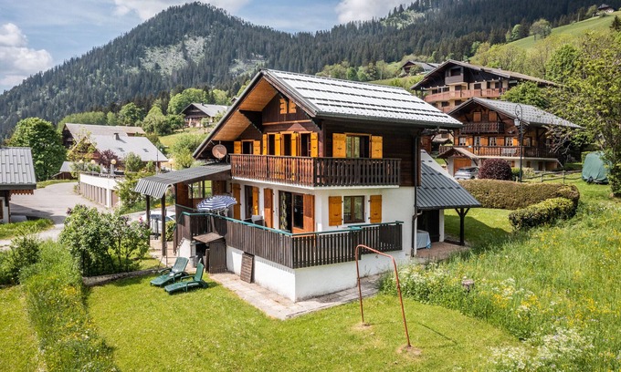 Chatel Ski Chalet | Chalet "Perce Neige" with Mountain View and Private Garden