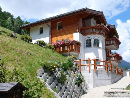 Saas Grund Ski Chalet | Chalet Piccolo by Interhome