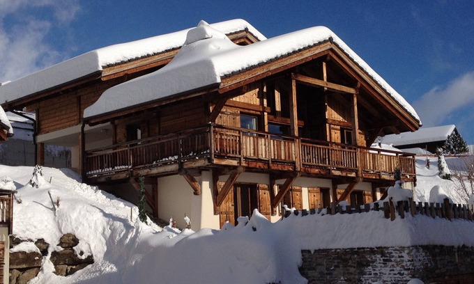 Randogne Ski Chalet | Chalet Renard Blanc is a luxurious yet cosy home for skiing , golf and hiking.