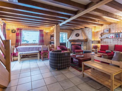 Val-d'Isere Ski Chalet | Chalet rustique chaleureux avec cheminée à Val-d'Isère - FR-1-694-219