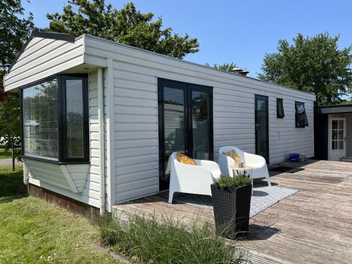 Workum Ski Chalet | Chalet S1 in Workum bij strand en IJsselmeer