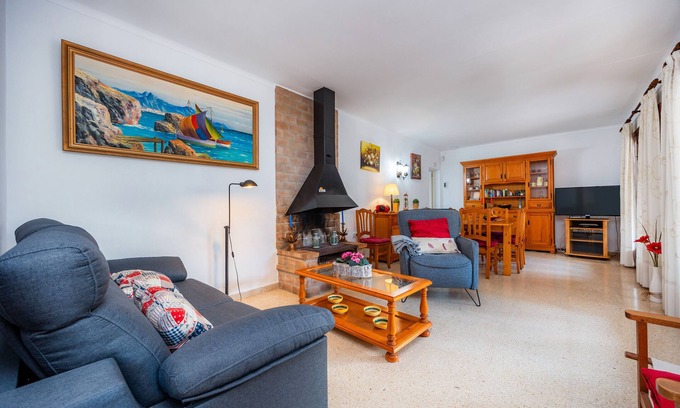 Alcudia Ski Chalet | Chalet 'Sa Marina De Port De Alcudia' with Private Terrace, Wi-Fi and Air Conditioning