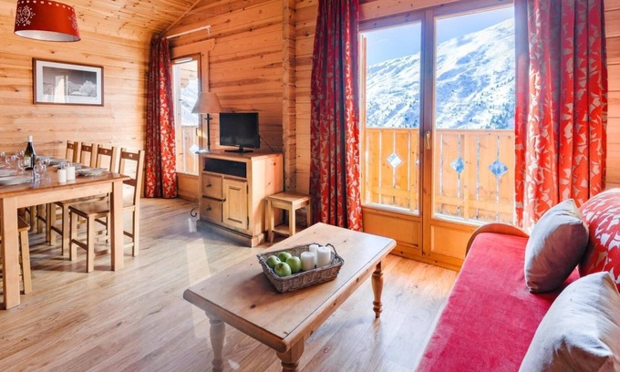 Valmeinier Ski Chalet | Chalet, ski-in/ski-out & foot of the slopes, fitness, swimming pool, balcony, tv, 64m², Valmeinier