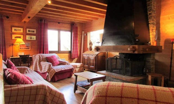 Bellentre Ski Chalet | Chalet spacieux, 3 niveaux, 10 personnes, 4 chambres, proche pistes et centre, Wi-Fi, parking gratuit.