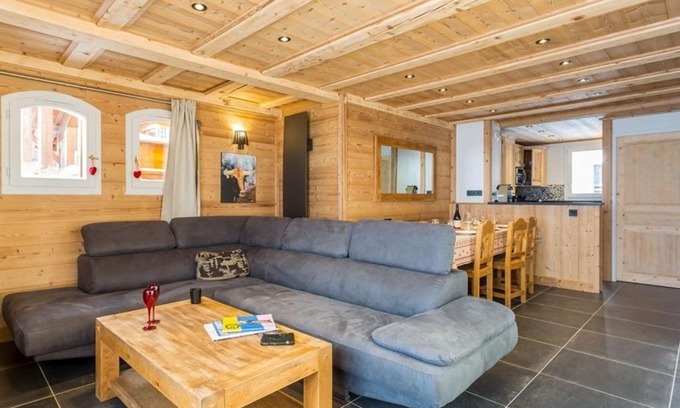 Val-Thorens Ski Chalet | "Chalet Triplex 12 Pers à Val Thorens - 4 Flocons Or, Cheminée, WiFi, Proche Pistes et Commerces" - FR-1-637-10