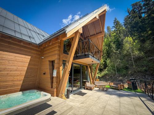 Demanovska Dolina Ski Chalet | Chalet Vista with jacuzzi