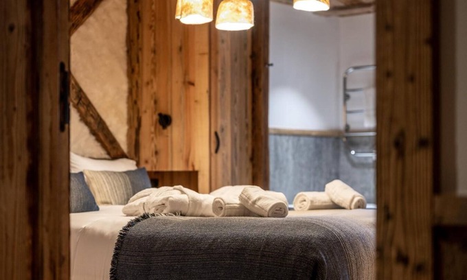Le Fornet Ski Chalet | Chalet, wifi, 200m from ski slopes, view mountain, sauna, terrace, balcony, fireplace or stove