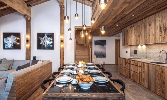 Le Fornet Ski Chalet | Chalet, wifi, sauna, terrace, fireplace or stove, parking, tv, ski locker, 150m², Val d'Isère