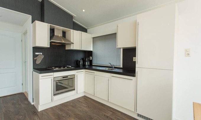 Oost-Graftdijk House | Chalet with 2 bedrooms and patio