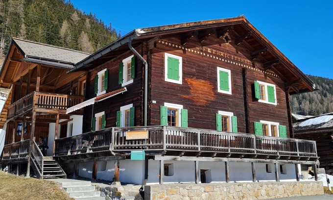 Frauenkirch Ski Chalet | Chalet with a panoramic view
