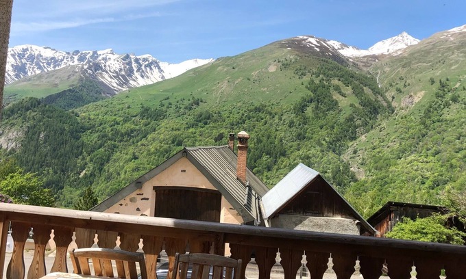 Valloire Ski Chalet | Chalet with nice view, garden and hot tub. Ideal for skiing and cycling!