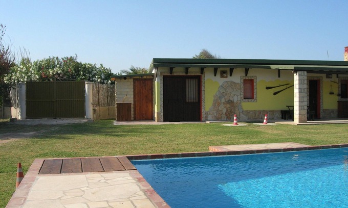 Avola Cottage | Chalet with private pool with direct beach access