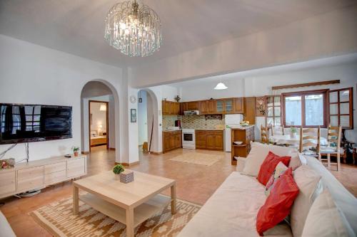 Nikita Apartment | Chalkidiki Beachfront Haven - Perfect location