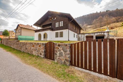 Osrblie House | Chalupa Osrblianka