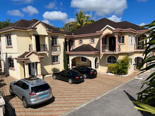 Mandeville Apartment | Chambers resident suite
