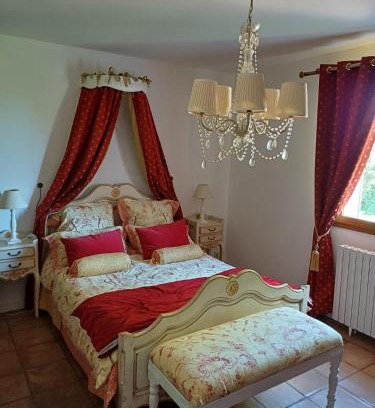 Saint-Saturnin-les-Avignon Bed & Breakfast | Chambre d hôte Lavande "Au fond du jardin"