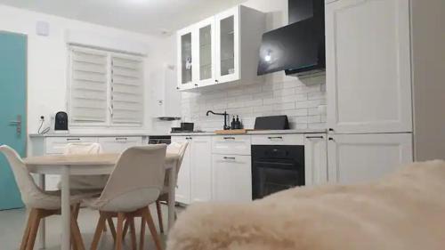 Lons House | Chambre calme dans une maison neuve avec jardin