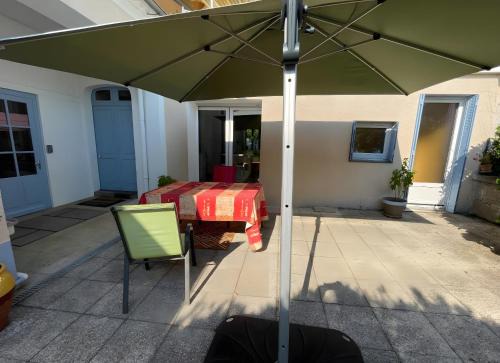 Neuvic Bed & Breakfast | Chambre D'hotes - La Bonbonnière