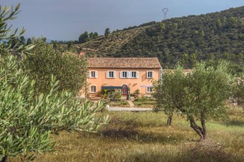 Greoux-les-Bains Bed & Breakfast | Chambre d'Hotes La Brunetière