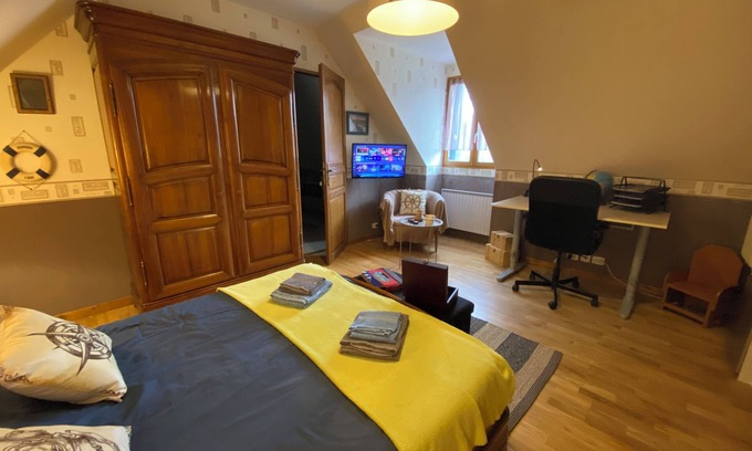 Le Vaudoue Bed & Breakfast | Chambre Nautique and its garden