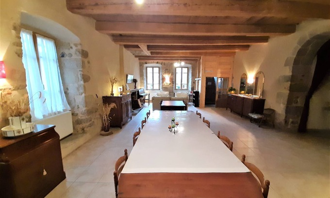 La Chaise-Dieu Bed & Breakfast | Chambres D'hôtes, Avec Jardin, Dans une Bâtisse de Caractère en Pierre et Bois