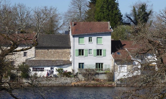 Peyrat-le-Chateau Bed & Breakfast | Chambres d'Hôtes L'Hirondelle du Lac