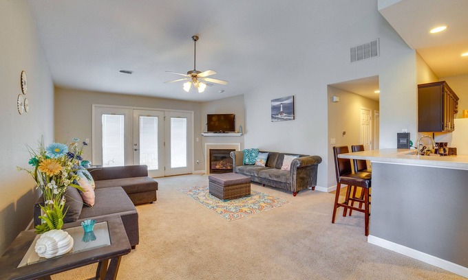 Champaign Condo | Champaign Condo w/ Amenity Access Near University!