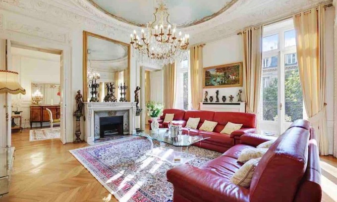 8th Arrondissement Apartment | Champs Élysées : Appartement 200 m2 avec balcon