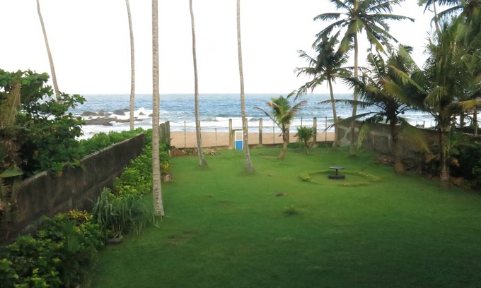 Ambalangoda House | Champtil Ambalangoda, Large house with garden next to the beach and sea.