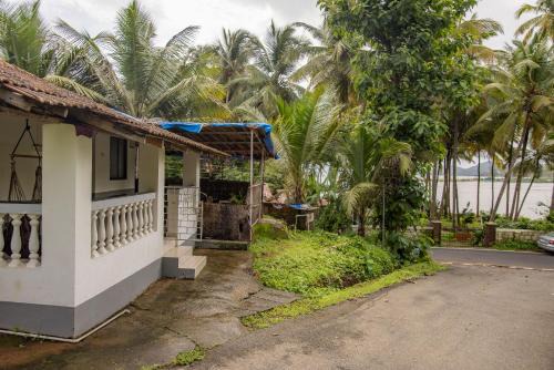 Patnem Apartment | Chandrakant house River View Studio for 3 on Talpona