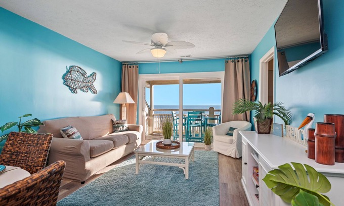 Long Beach Condo | Changing Tides: Tastefully Decorated Condo with Community Pool and Easy Beach Ac