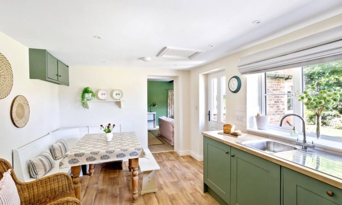 Ripon House | Chantry cottage, Newby Hall. Dog friendly, fires, beautiful views and walks.