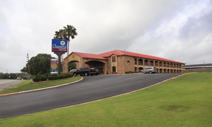 Hallettsville Hotel | Chaparral Motel Hallettsville