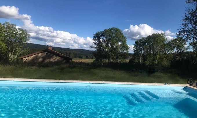 Chambon-sur-Dolore House | Character house with swimming pool in the heart of the Auvergne regional park.