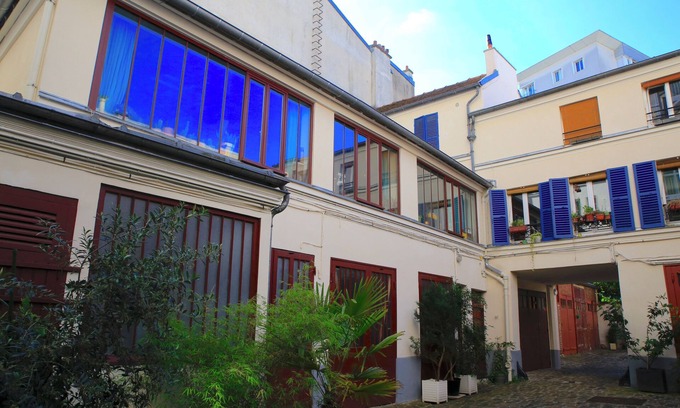 19th Arrondissement House | Characteristic loft with courtyard view