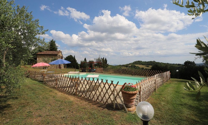 Radicondoli House | Characteristic stone built house with private pool near Radicondoli