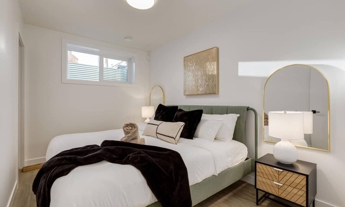 Killarney House | "Charcoal" Brand New 1-bed Townhome
