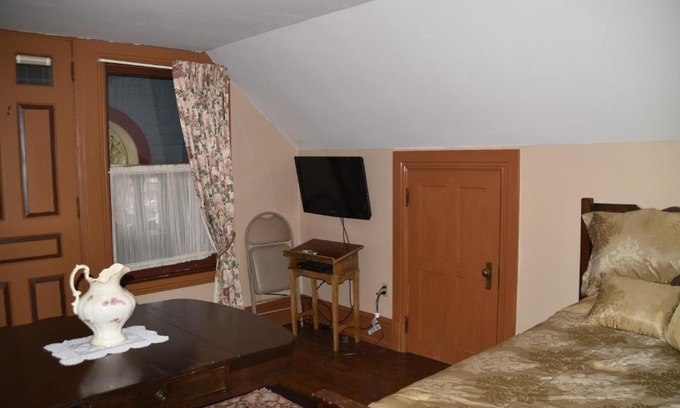 Leetonia Bed & Breakfast | Charles Nelson Schmick House