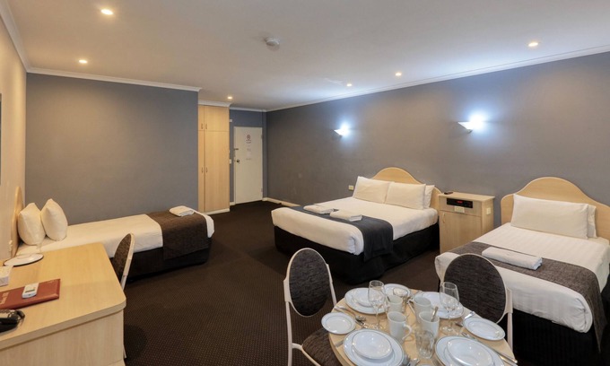 Broken Hill Hotel | Charles Rasp Motor Inn & Cottages