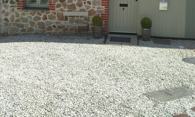 Charlestown House | Charlestown Cottage-Sleeps up to 4, Parking, 1 minute from Harbour