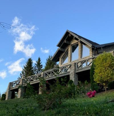 Yablunytsya Ski Chalet | Charlton Estate