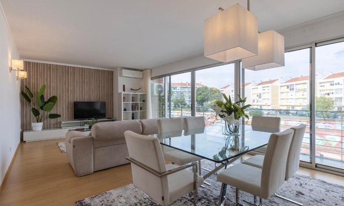 Lumiar Apartment | Charm 3BDR Apartment W/Balcony by LovelyStay
