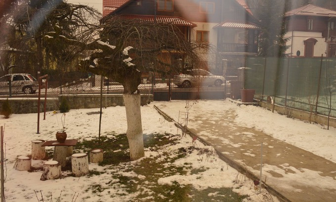 Sinaia Apartment | Charm Junior Suite-Cozy garden studio in welcoming Sinaia with WiFi