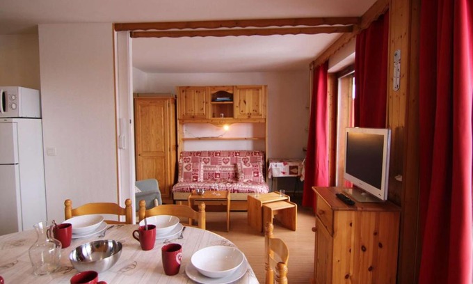 Les Saisies Apartment | Charmant 2 Pièces Cabine aux Saisies - Rez-de-Chaussée, Balcon, 6 Pers. - Commerces à Proximité - FR-1-594-68